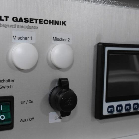 Automatic gas mixer switch-over