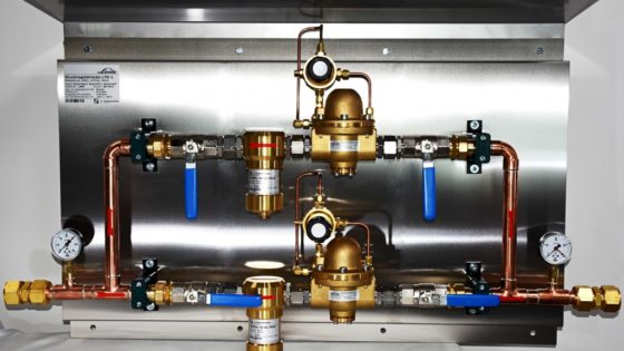 Sistema de control de presión redundante con filtros