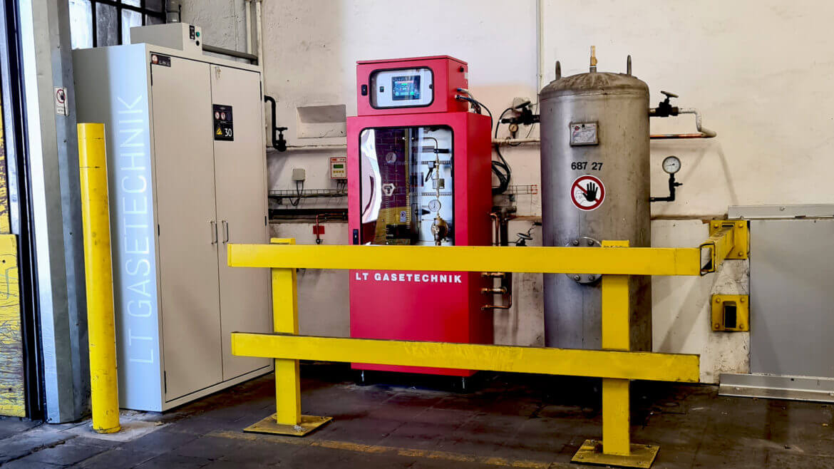 LT safety gas bottle cabinet with LT gas mixer and old customer buffer vessel